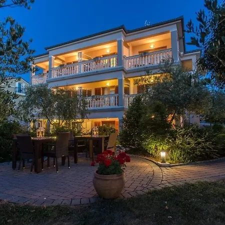 Πανσιόν With Wifi Kremenici, Krk - 27852 Malinska