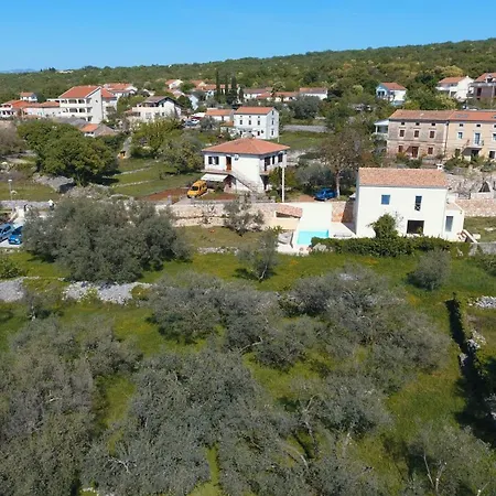 Pensionat With Wifi Kremenici, Krk - 27852 Malinska